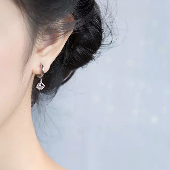 🌟 Sterling Silver 925 CZ Huggie Hoop Earrings - Picture 3 of 4